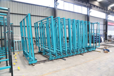 Moving storage rack